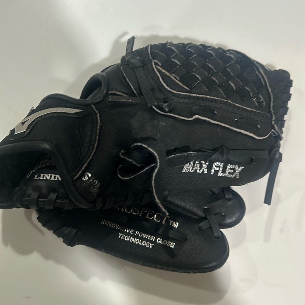 T-ball glove. Gently used. Smoke free home.